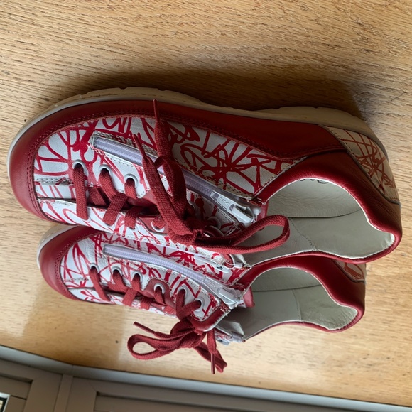 Funky Red and White Portofino Sneakers - Picture 4 of 6